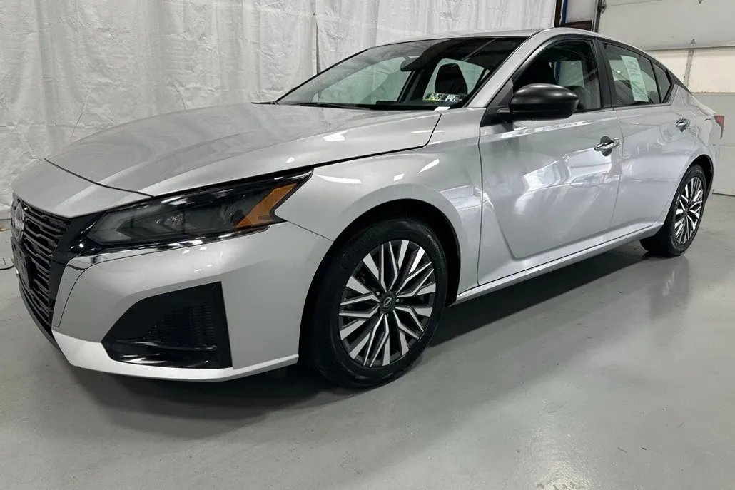 2024 Nissan Altima 2.5 SV photo 1