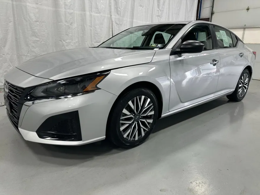 2024 Nissan Altima 2.5 SV photo 1