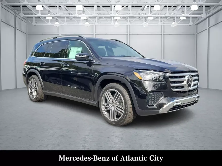 2025 Mercedes Benz GLS 450 4MATIC photo 1