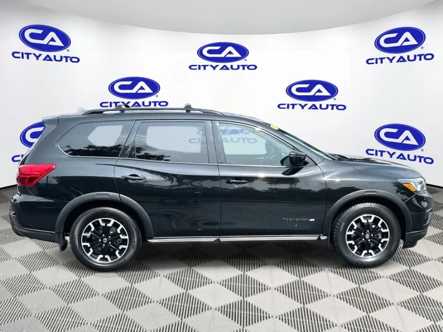 2020 Nissan Pathfinder SV photo 1