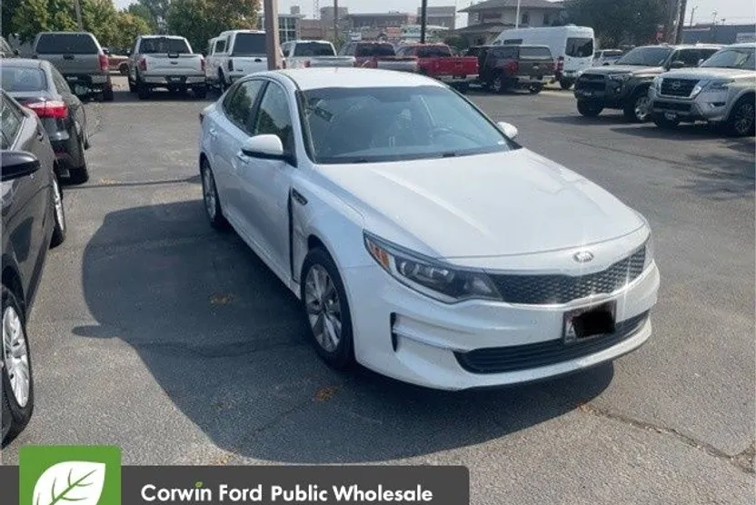 2018 Kia Optima LX photo 1