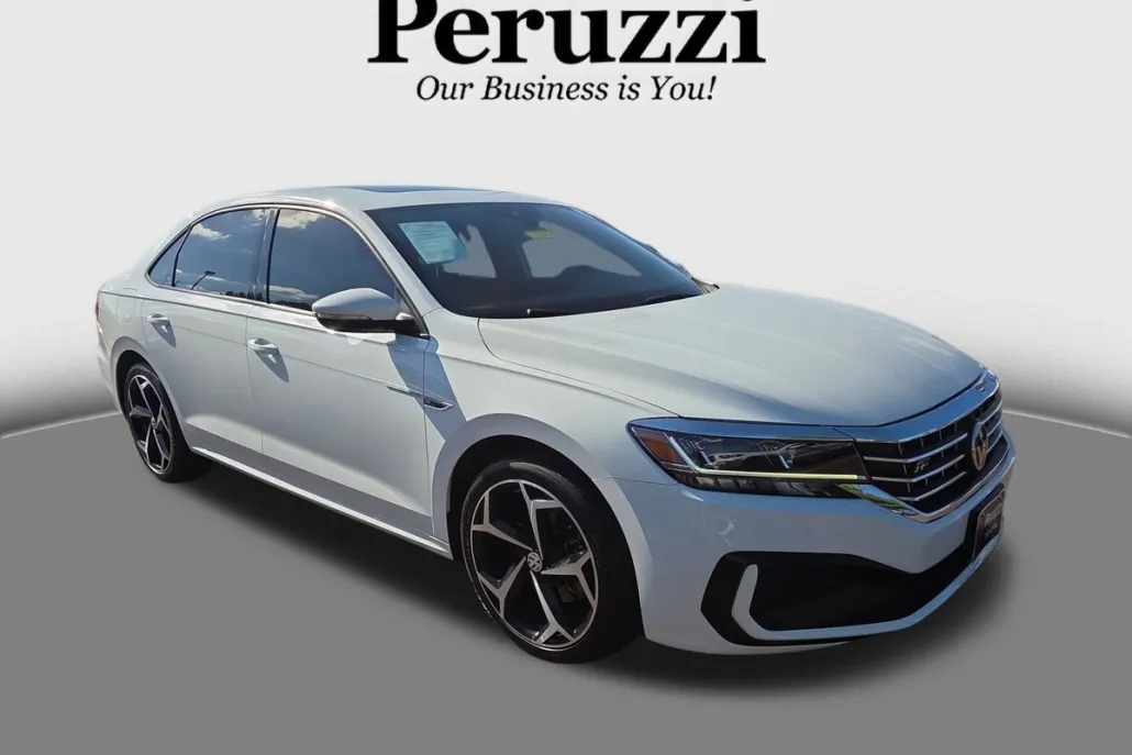 2022 Volkswagen Passat 2.0T R-Line photo 1