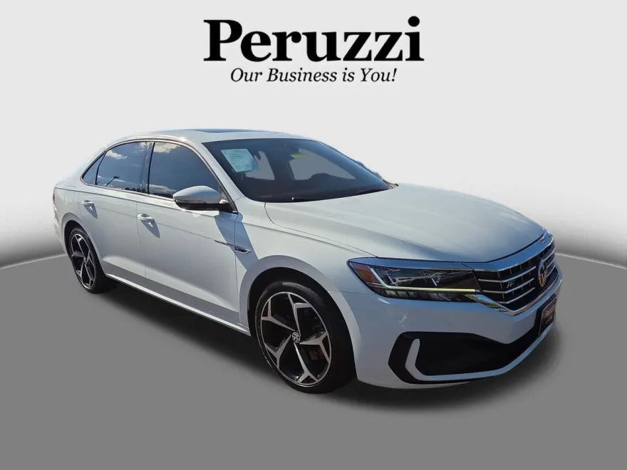 2022 Volkswagen Passat 2.0T R-Line photo 1