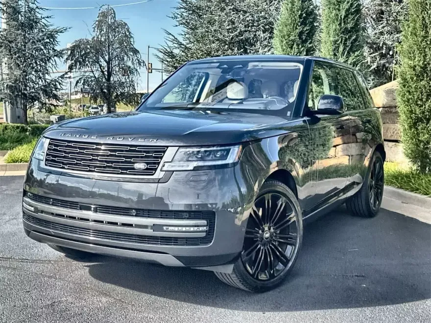 2023 Land Rover Range Rover SE photo 1