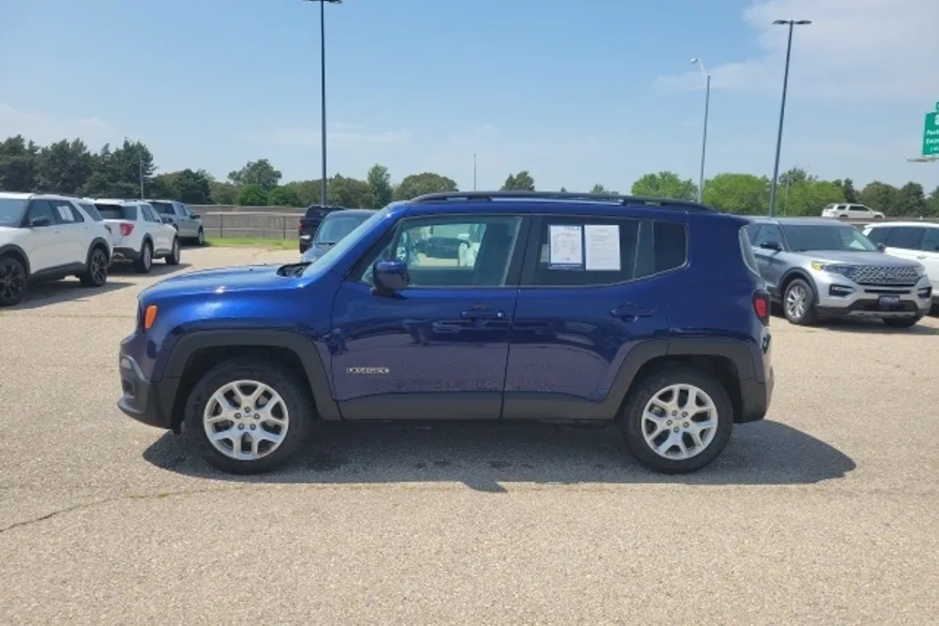 2016 Jeep Renegade Latitude North Edition photo 1