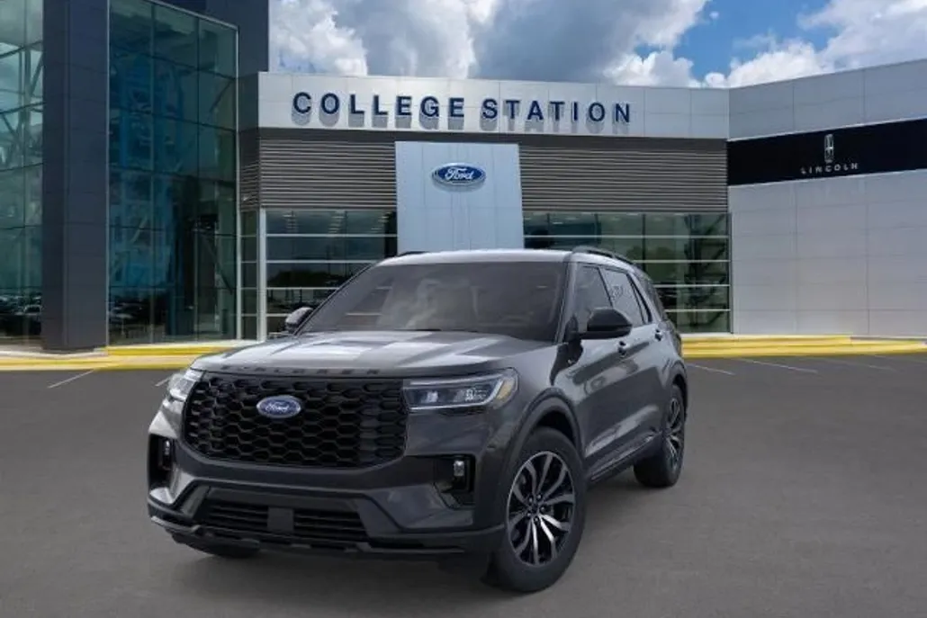2025 Ford Explorer ST-Line photo 1