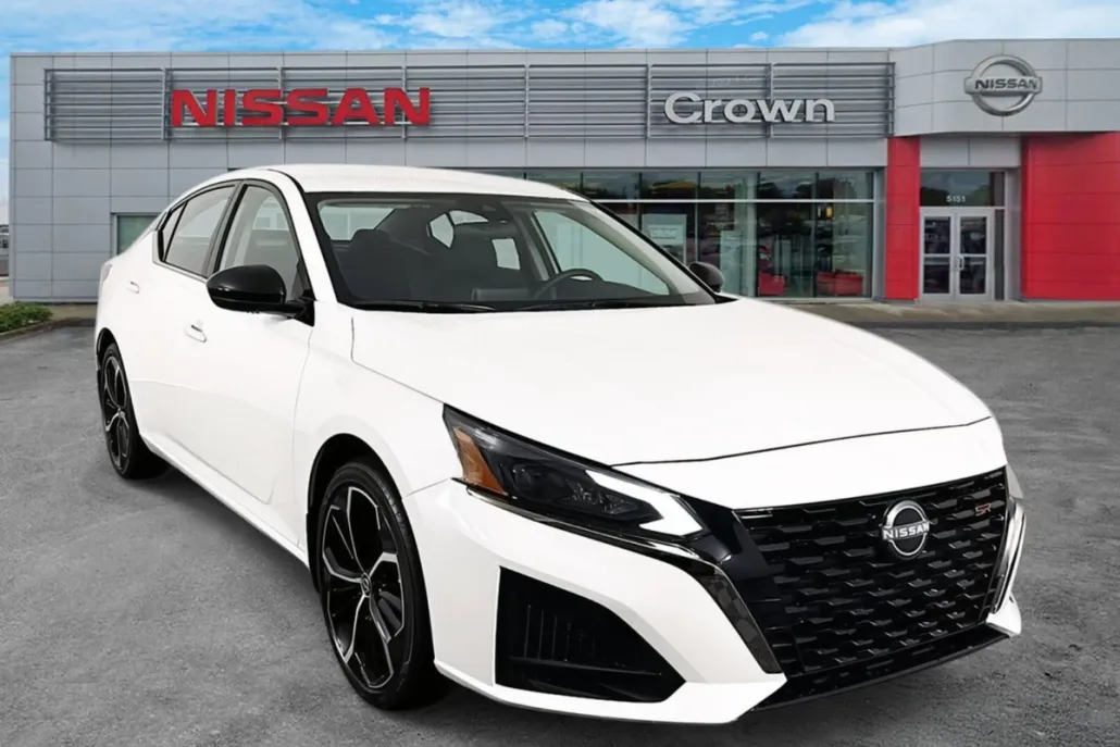2025 Nissan Altima SR photo 1