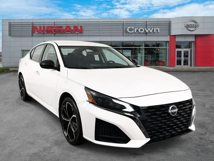 2025 Nissan Altima SR photo 1