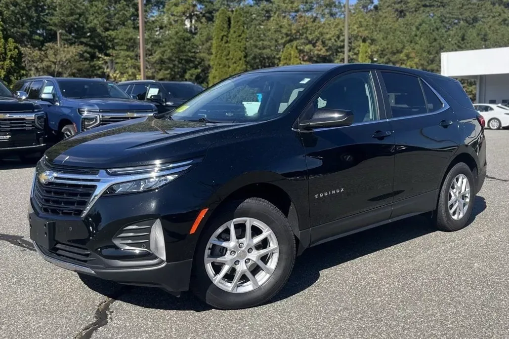 2024 Chevrolet Equinox LT photo 1