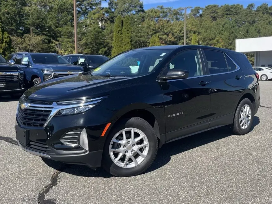 2024 Chevrolet Equinox LT photo 1