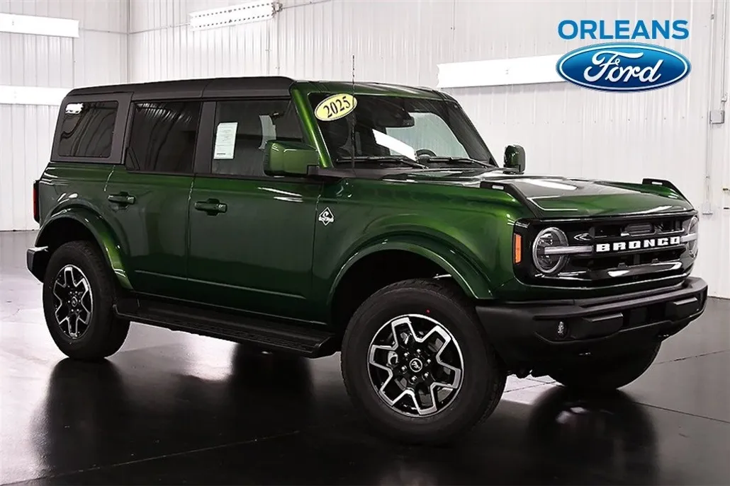 2025 Ford Bronco Outer Banks photo 1