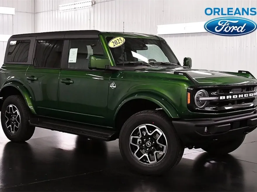 2025 Ford Bronco Outer Banks photo 1