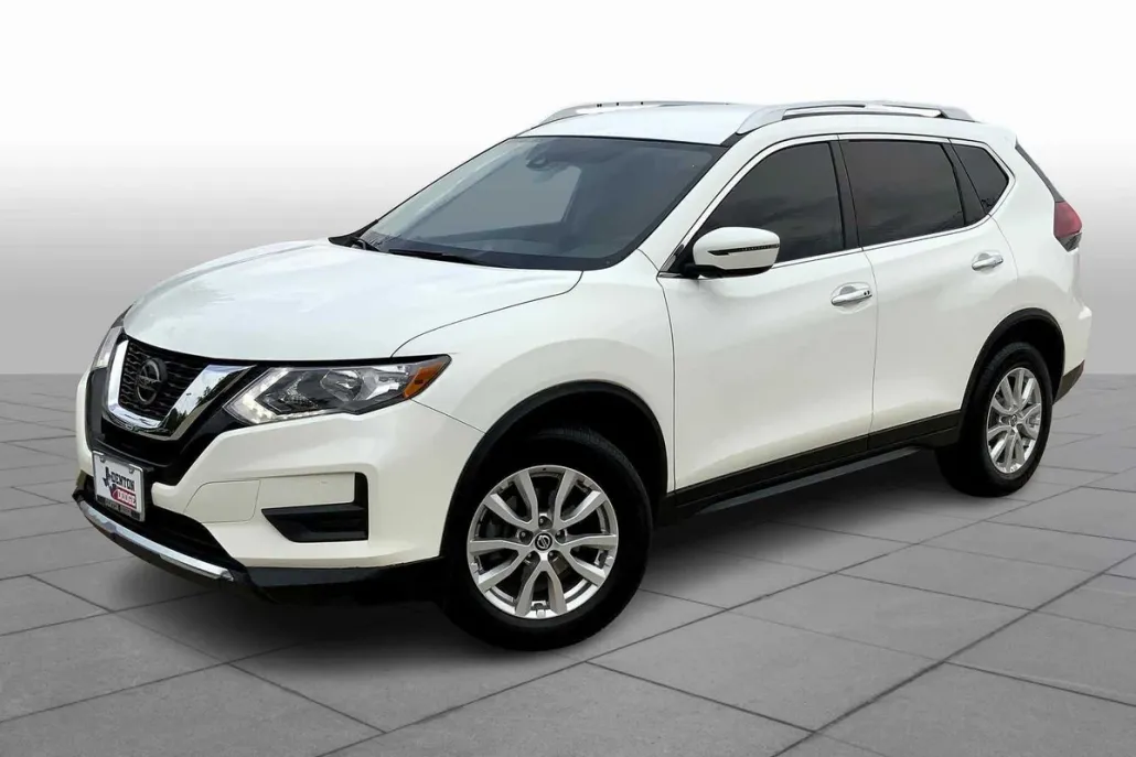 2020 Nissan Rogue SV photo 1
