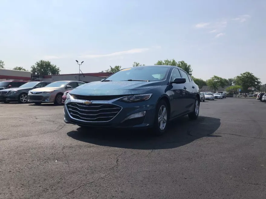 2024 Chevrolet Malibu 1LT photo 1