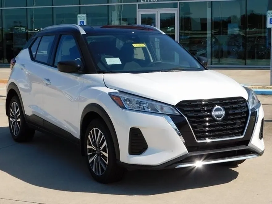 2024 Nissan Kicks SV photo 1
