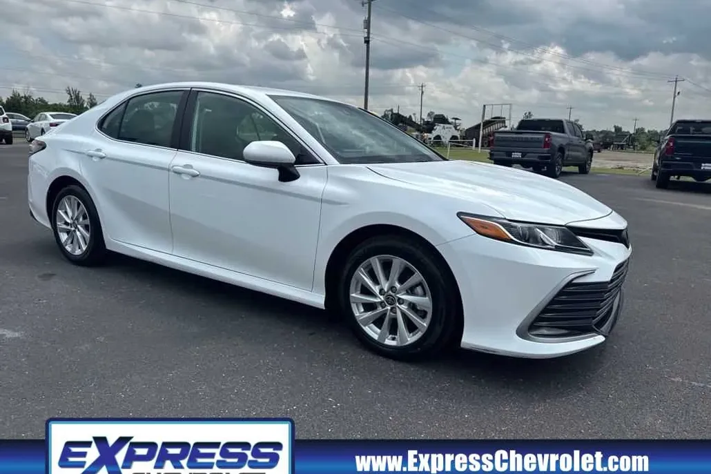2024 Toyota Camry LE photo 1