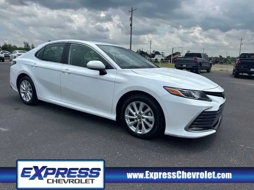 2024 Toyota Camry LE photo 1