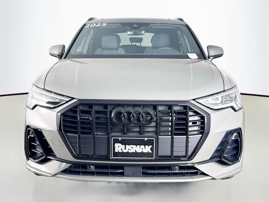 2025 Audi Q3 S line Premium photo 1