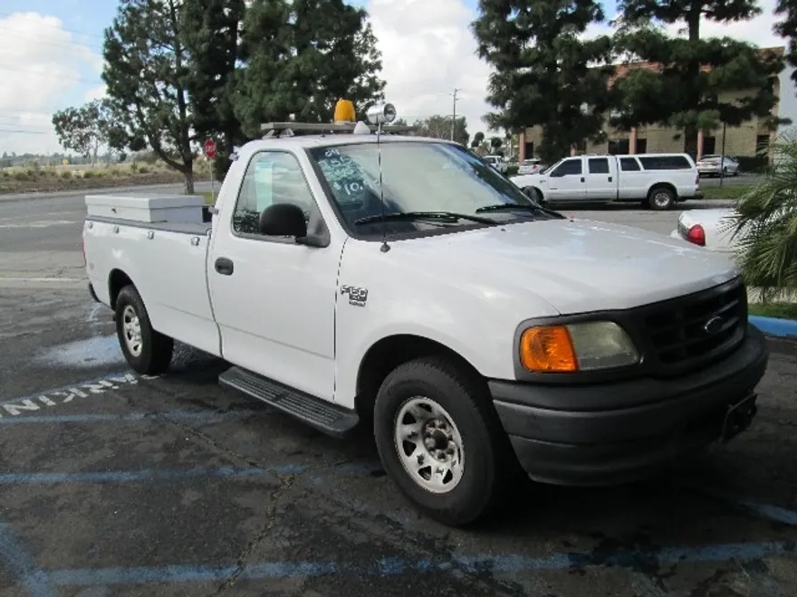2004 Ford F-150 XL photo 1