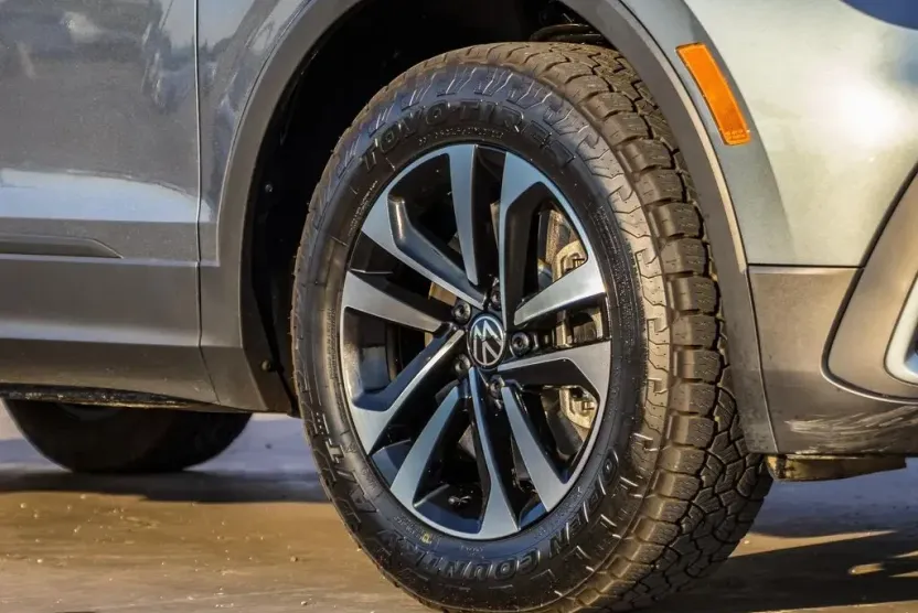 2023 Volkswagen Tiguan S photo 1