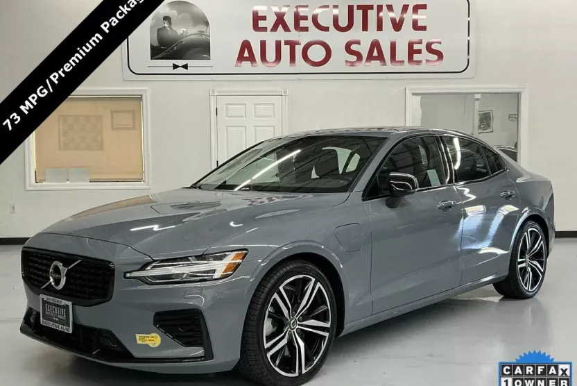 2022 Volvo S60 Recharge T8 R-Design Expression photo 1