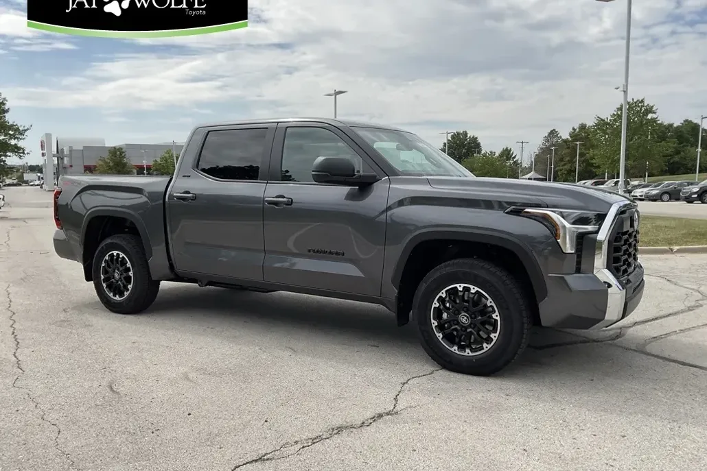 2026 Toyota Tundra SR5 CrewMax photo 1