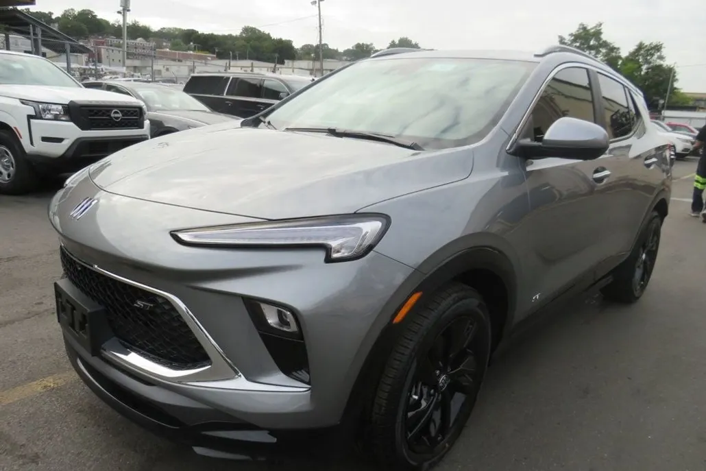 2025 Buick Encore GX Sport Touring photo 1