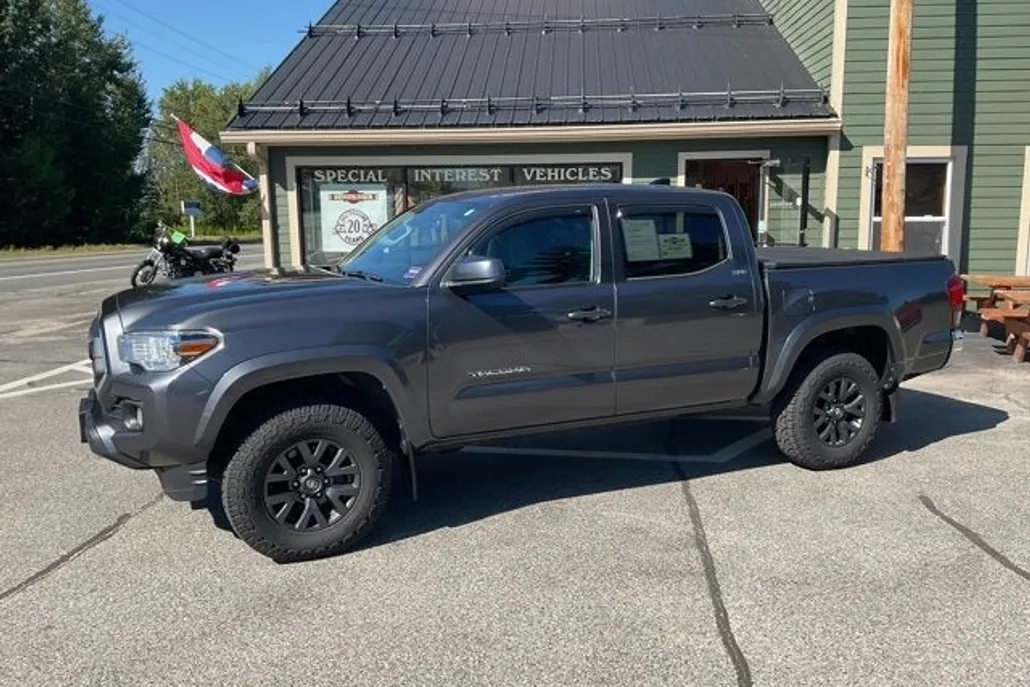2022 Toyota Tacoma 4x4 SR5 photo 1
