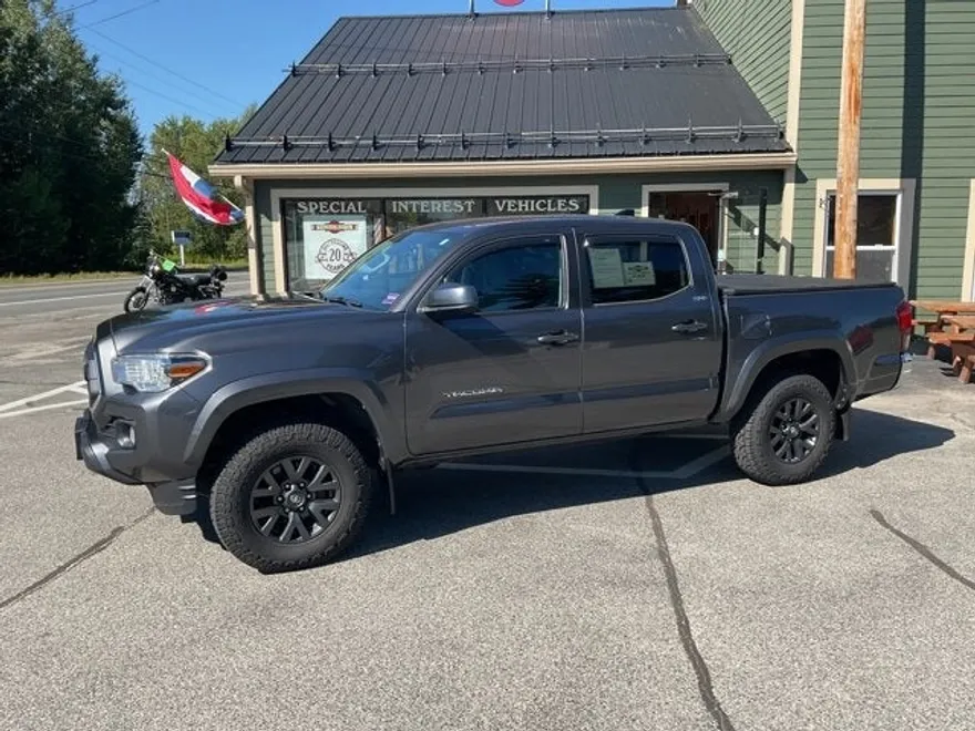 2022 Toyota Tacoma 4x4 SR5 photo 1