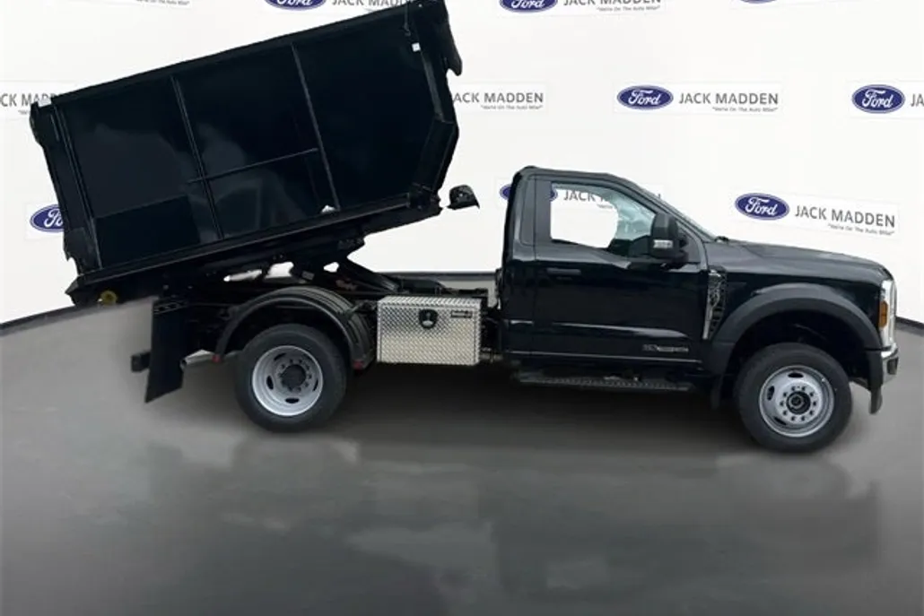 2024 Ford F-550 photo 1
