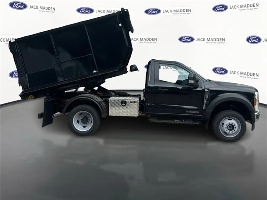 2024 Ford F-550 photo 1