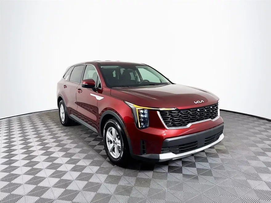2024 Kia Sorento LX photo 1