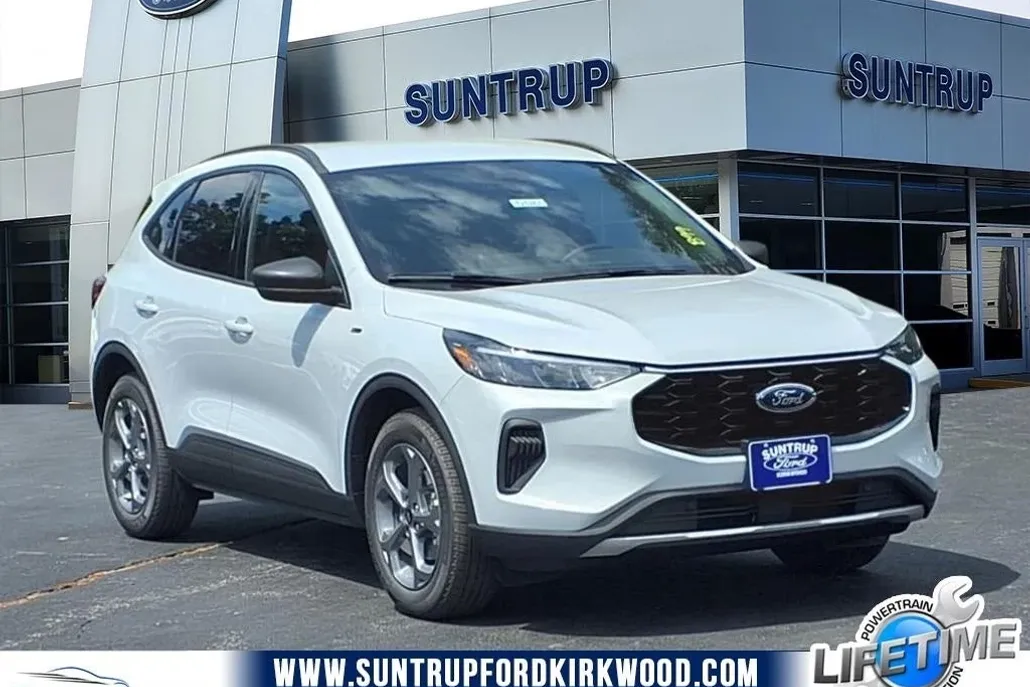 2025 Ford Escape ST-Line photo 1