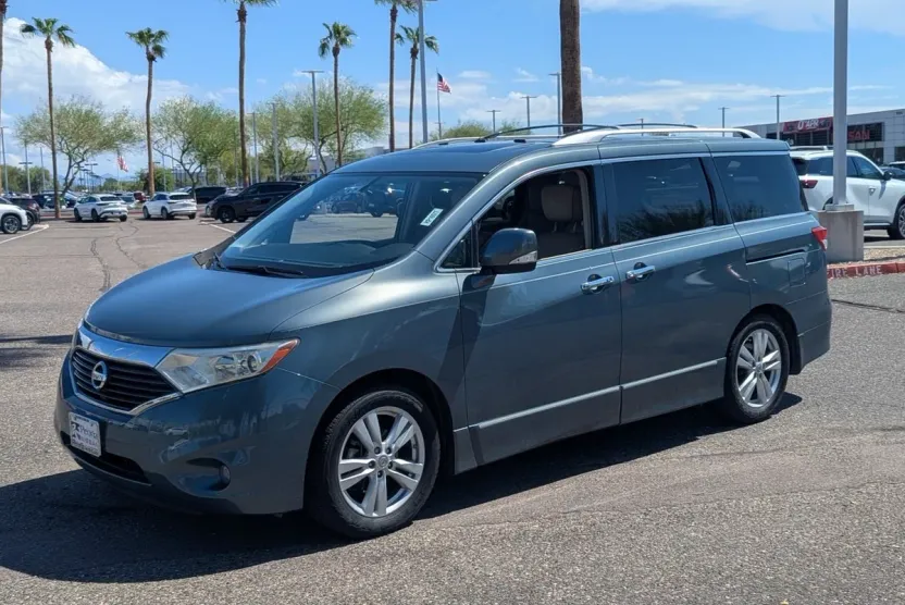 2013 Nissan Quest SL photo 1