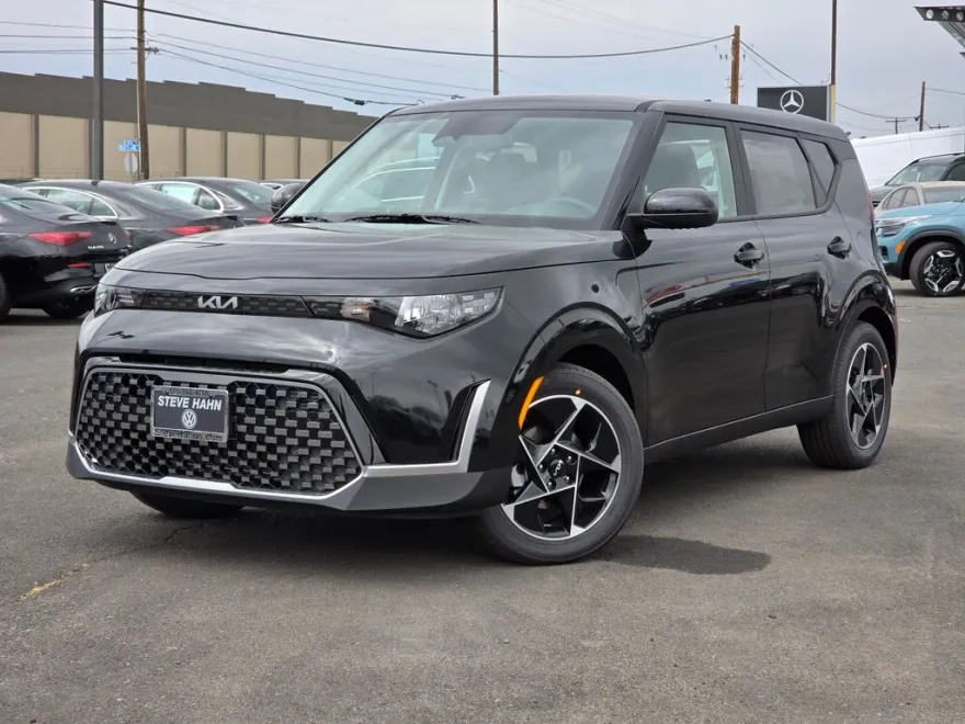 2025 Kia Soul EX photo 1