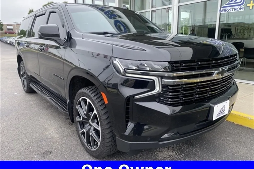 2022 Chevrolet Suburban RST photo 1