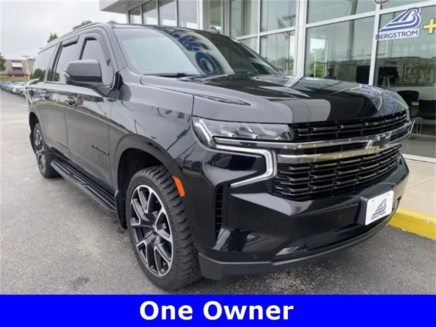 2022 Chevrolet Suburban RST photo 1