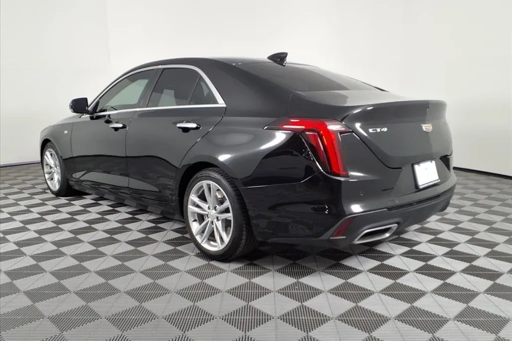 2022 Cadillac CT4 Luxury photo 1