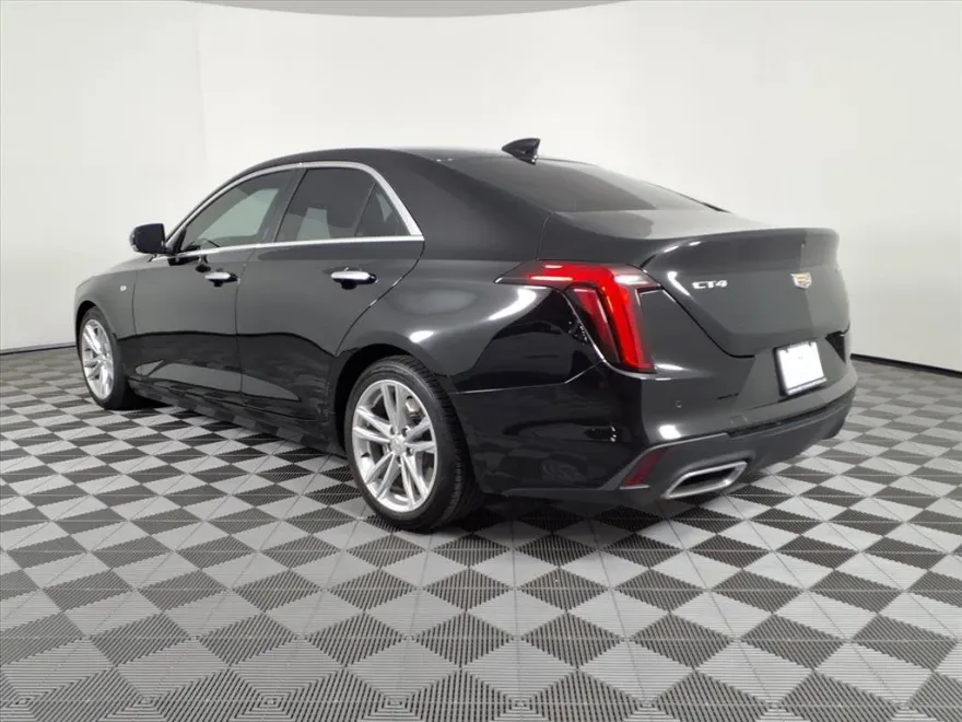2022 Cadillac CT4 Luxury photo 1