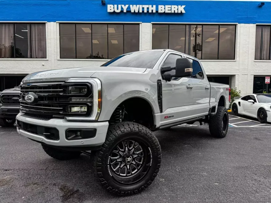 2025 Ford F-250 Platinum photo 1