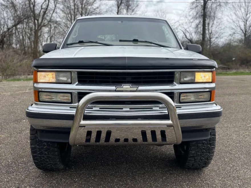 1997 Chevrolet Tahoe LT photo 1