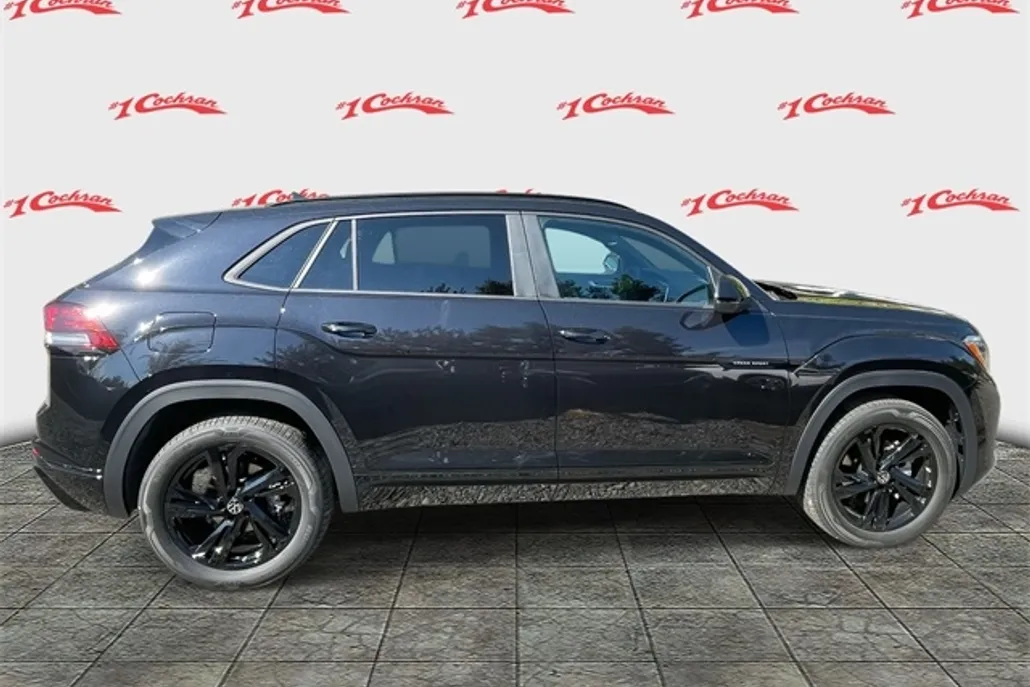 2026 Volkswagen Atlas Cross Sport SEL R-Line photo 1