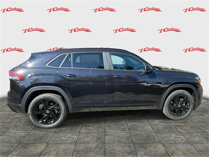 2026 Volkswagen Atlas Cross Sport SEL R-Line photo 1