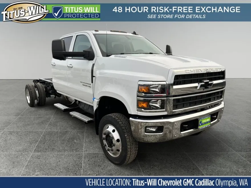 2024 Chevrolet Silverado 5500HD LT photo 1