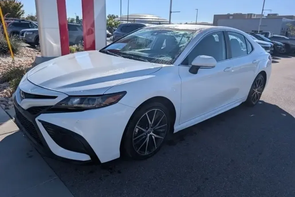 2023 Toyota Camry SE photo 1