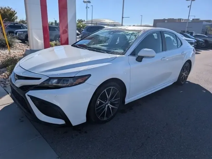 2023 Toyota Camry SE photo 1