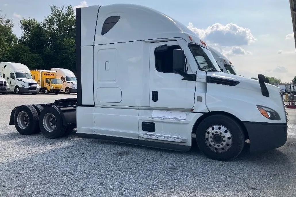 2021 Freightliner Cascadia 126" Sleeper Cab photo 1