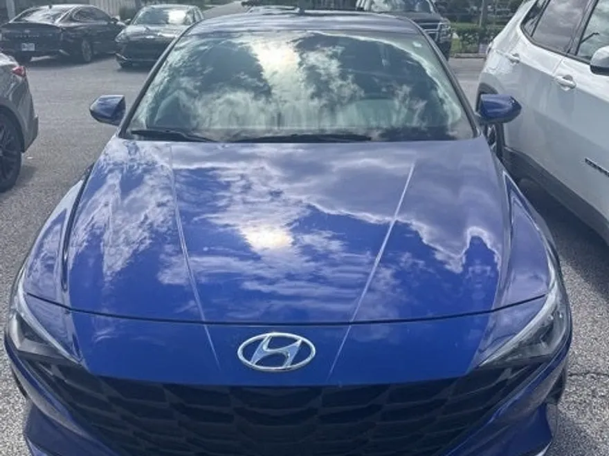 2022 Hyundai Elantra SE photo 1