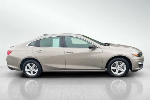 2023 Chevrolet Malibu photo 3