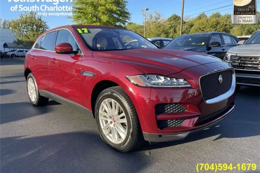 2017 Jaguar F-PACE Prestige photo 1
